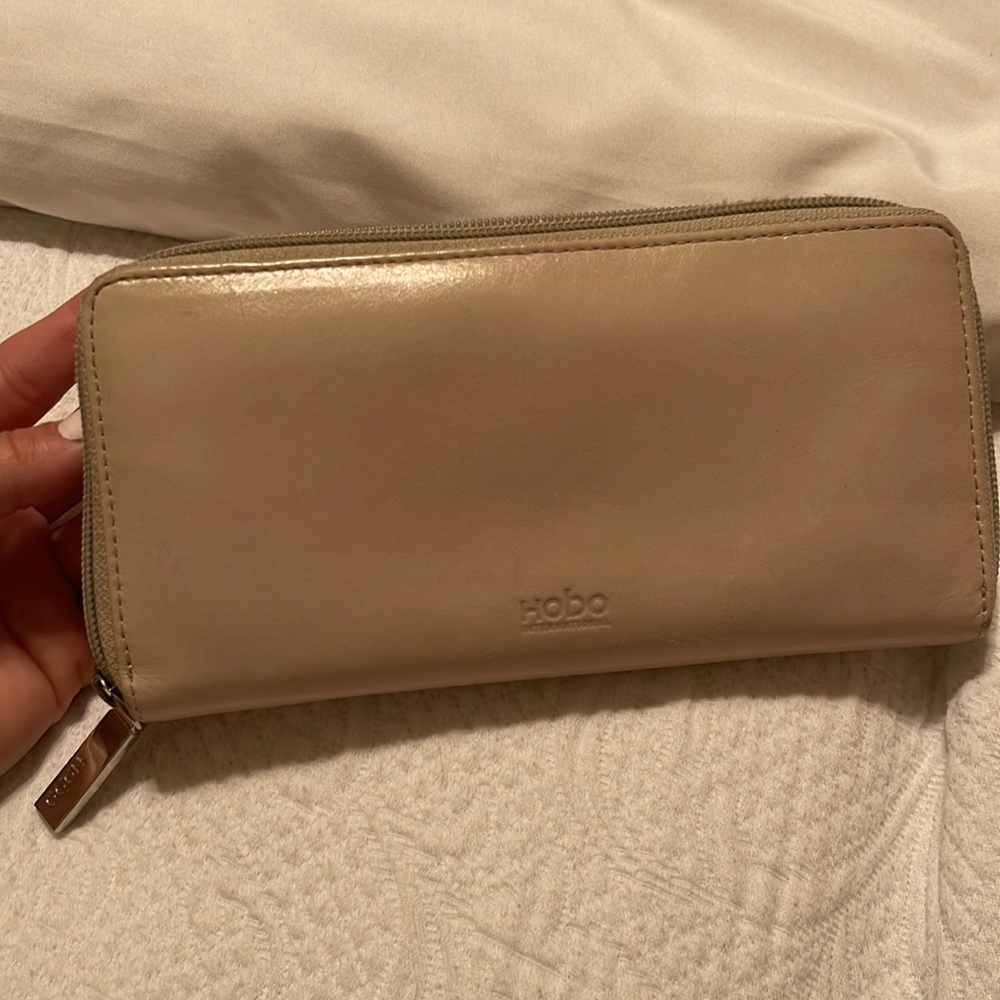 Hobo cream leather wallet
